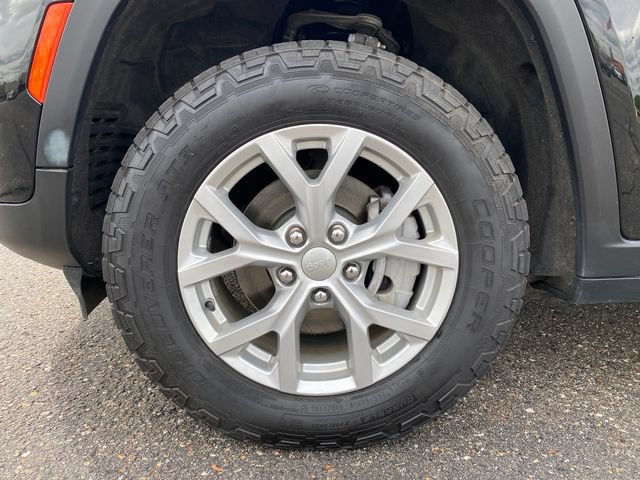 Used 2023 Jeep Grand Cherokee Limited AWD/4WD image 22