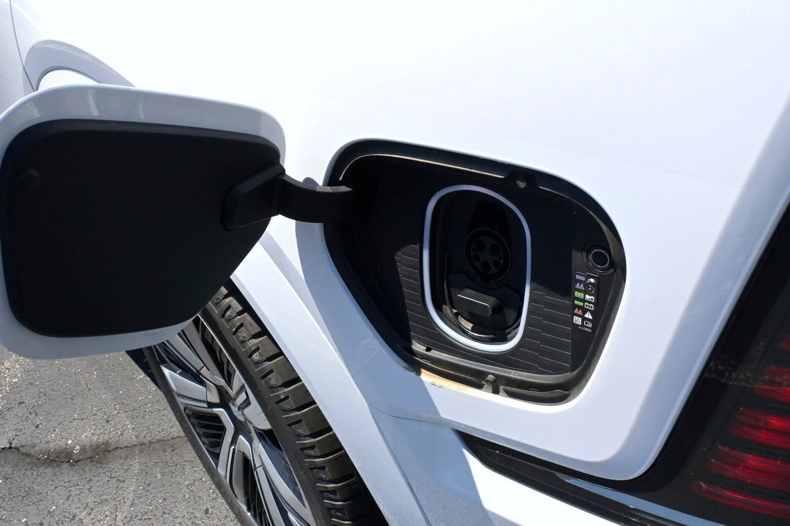 New 2025 Cadillac Escalade IQ Luxury 2 AWD/4WD image 24