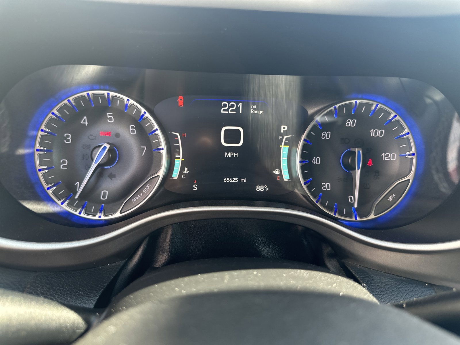 Used 2023 Chrysler Pacifica Touring-L FWD image 10