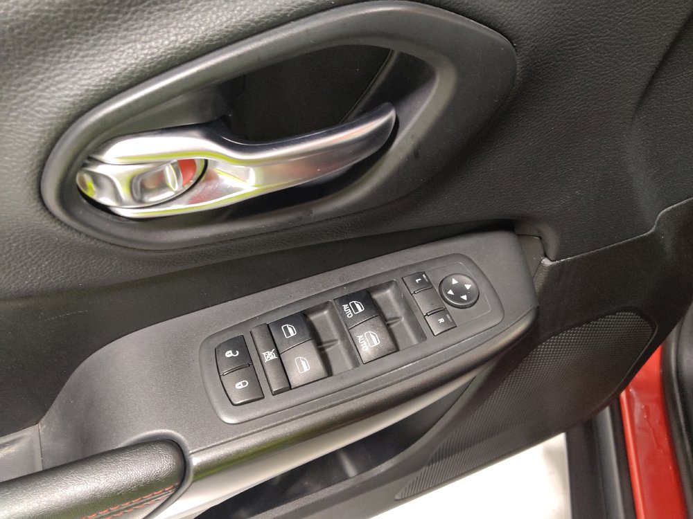 Used 2019 Jeep Cherokee Trailhawk w/ Cold Weather Group AWD/4WD image 27