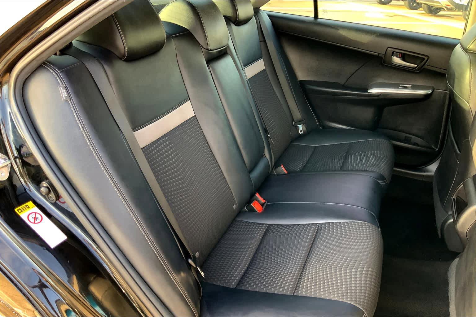 Used 2014 Toyota Camry SE FWD image 18