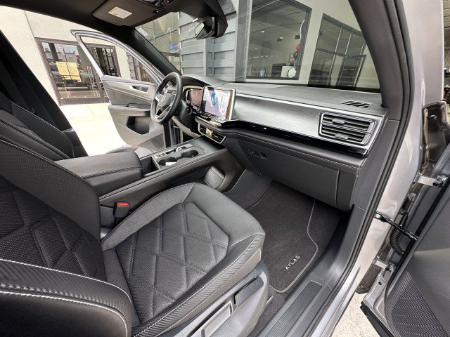Used 2024 Volkswagen Atlas Cross Sport SE image 23