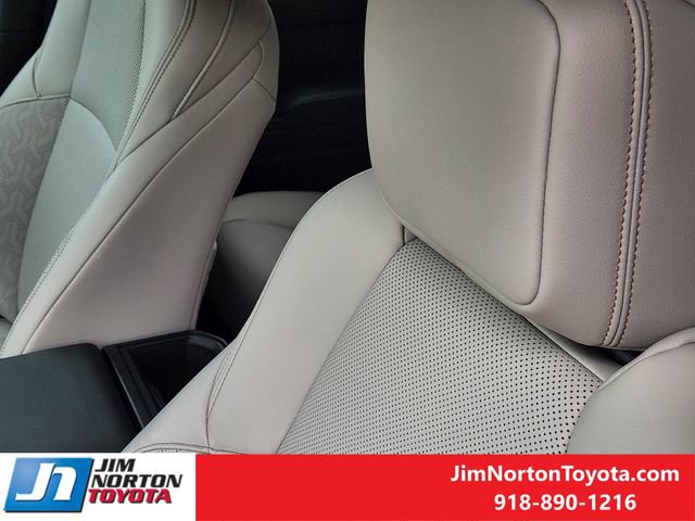 Used 2025 Toyota Tacoma Limited AWD/4WD image 16
