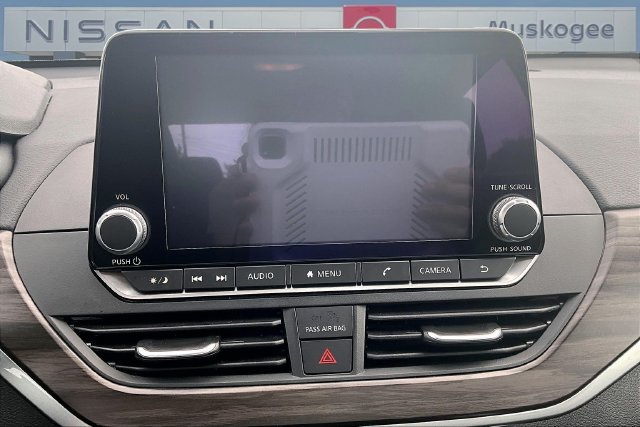 Used 2025 Nissan Altima 2.5 SV FWD image 9