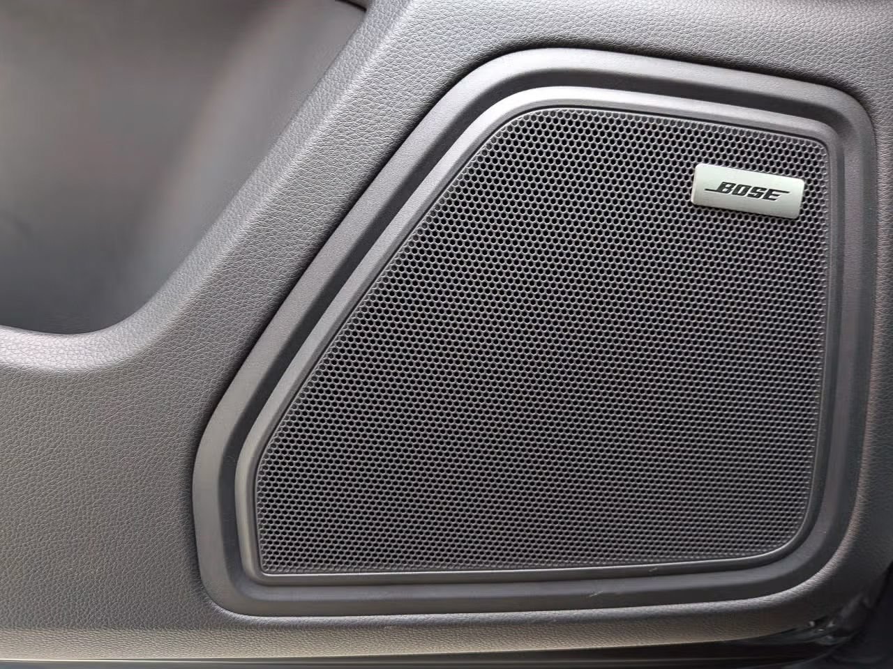 Certified 2026 Porsche Macan AWD/4WD image 15