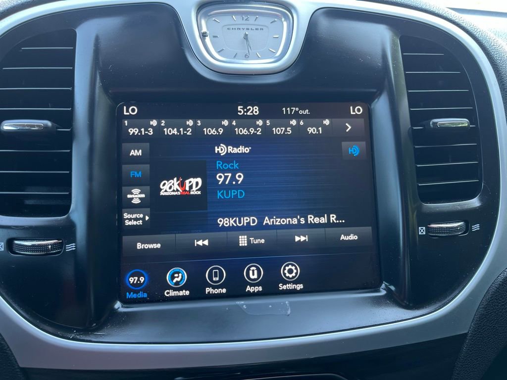 Used 2022 Chrysler 300 Touring image 31