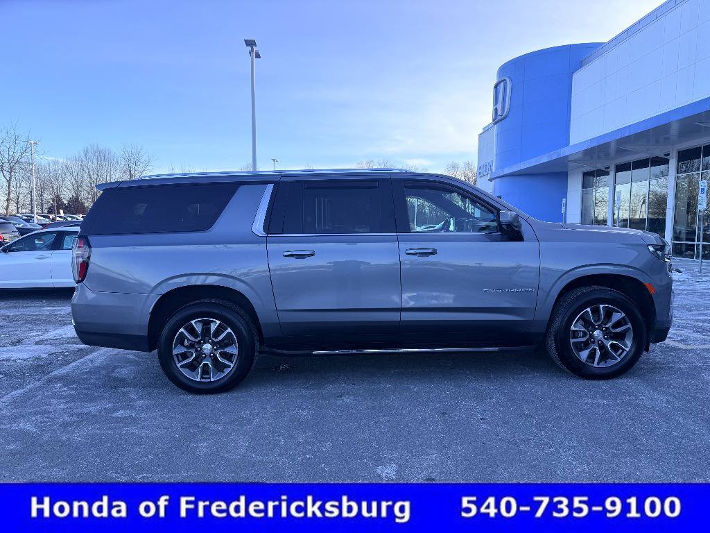 Used 2022 Chevrolet Suburban LT w/ Luxury Package image 7