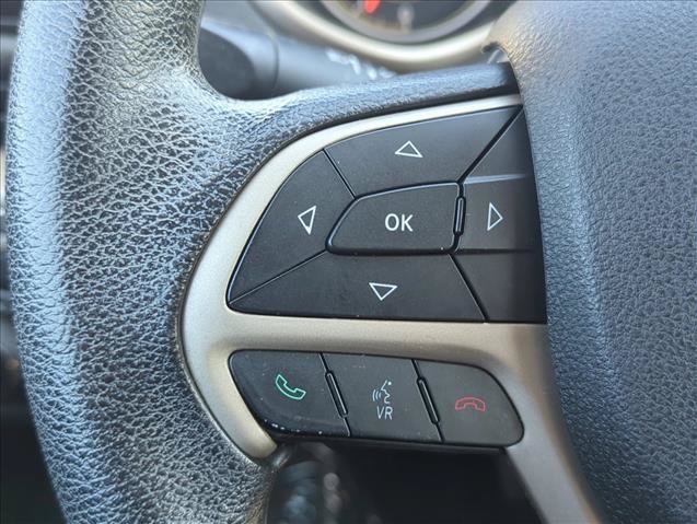 Used 2016 Jeep Cherokee Sport FWD image 17