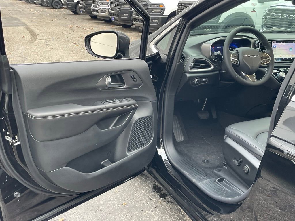 New 2026 Chrysler Pacifica Select FWD image 12