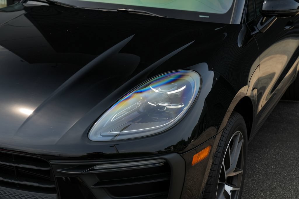 Certified 2026 Porsche Macan AWD/4WD image 7