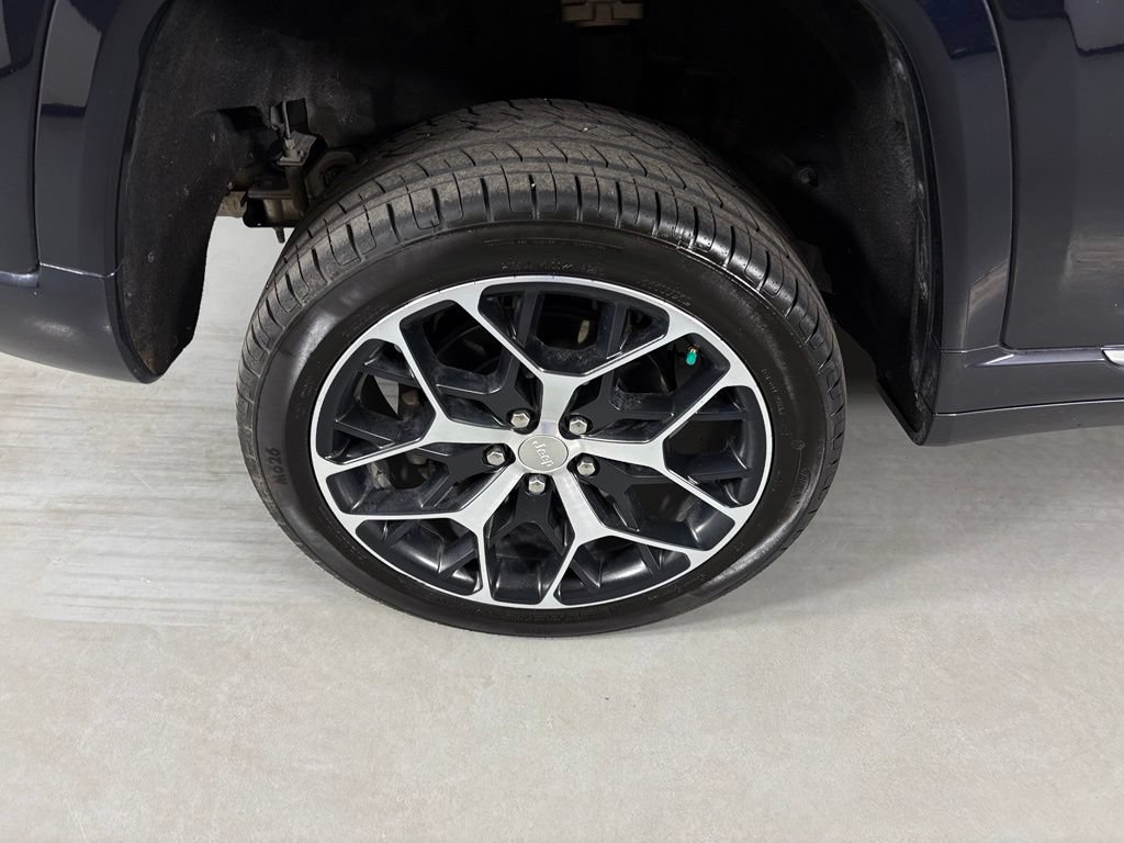 Used 2023 Jeep Grand Cherokee Summit AWD/4WD image 14