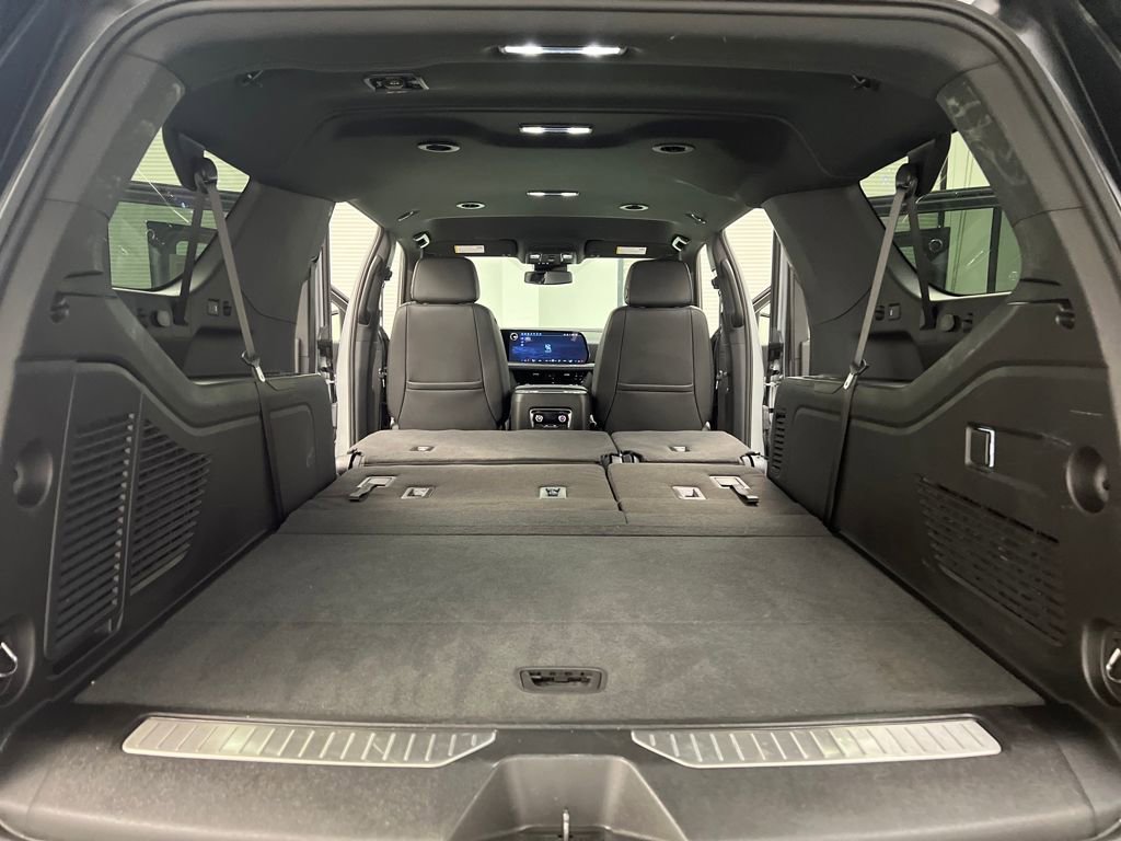 Used 2025 Chevrolet Suburban Z71 image 36