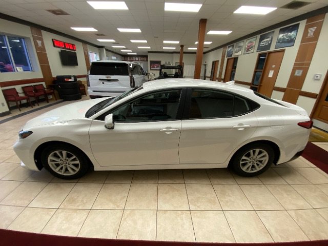 Used 2025 Toyota Camry LE FWD image 4