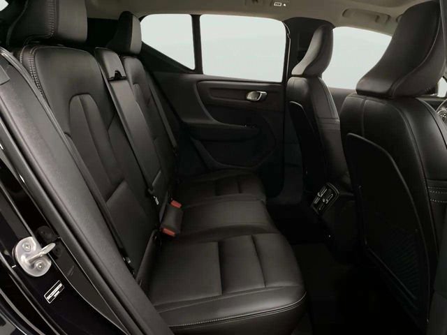 Used 2025 Volvo XC40 B5 Plus image 70