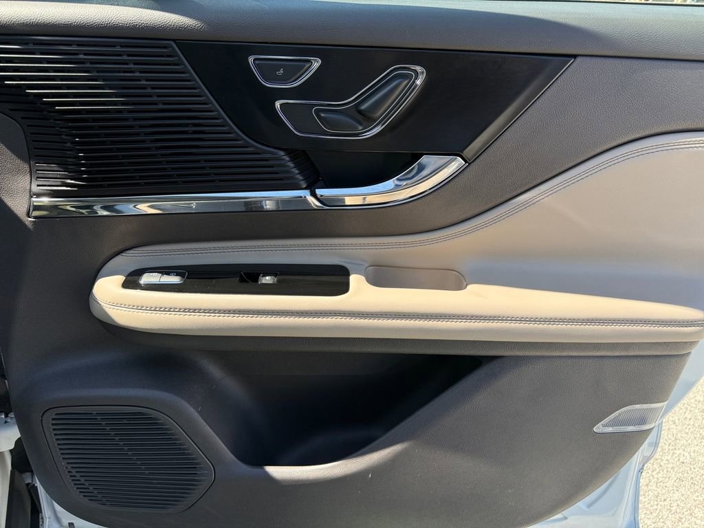 Used 2022 Lincoln Corsair AWD w/ Premium Package image 19