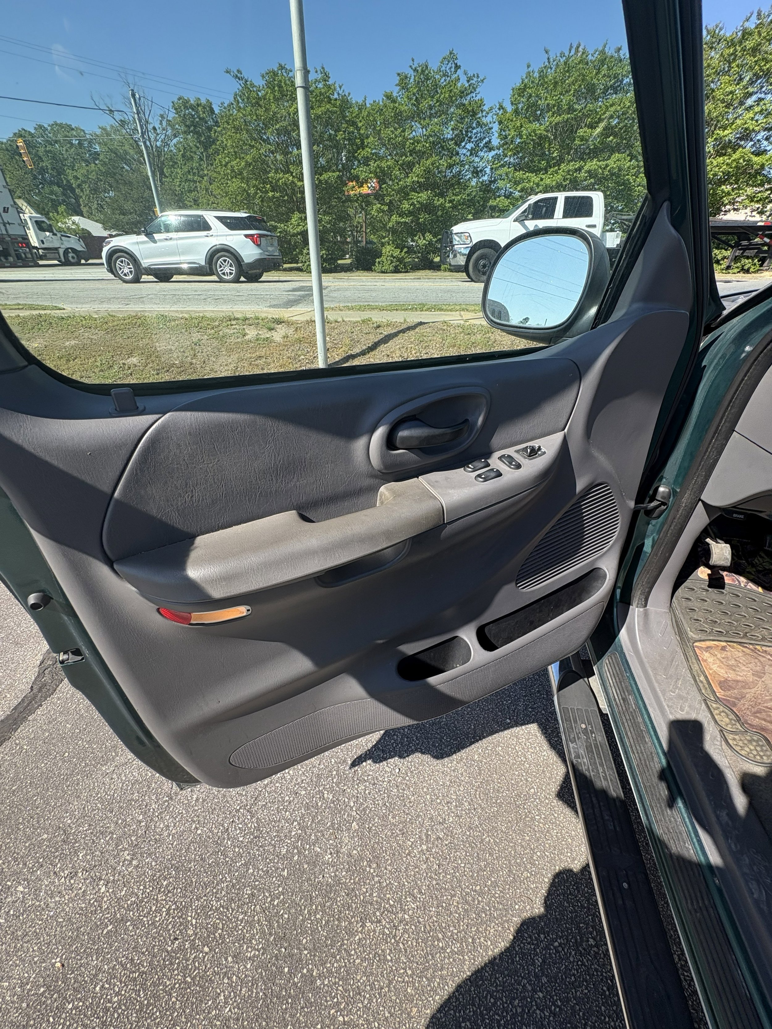 Used 2000 Ford F150 XLT RWD image 9
