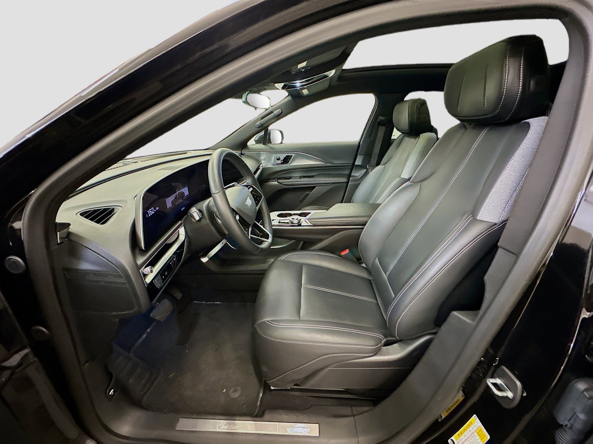 Used 2024 Cadillac Lyriq Tech AWD/4WD image 13