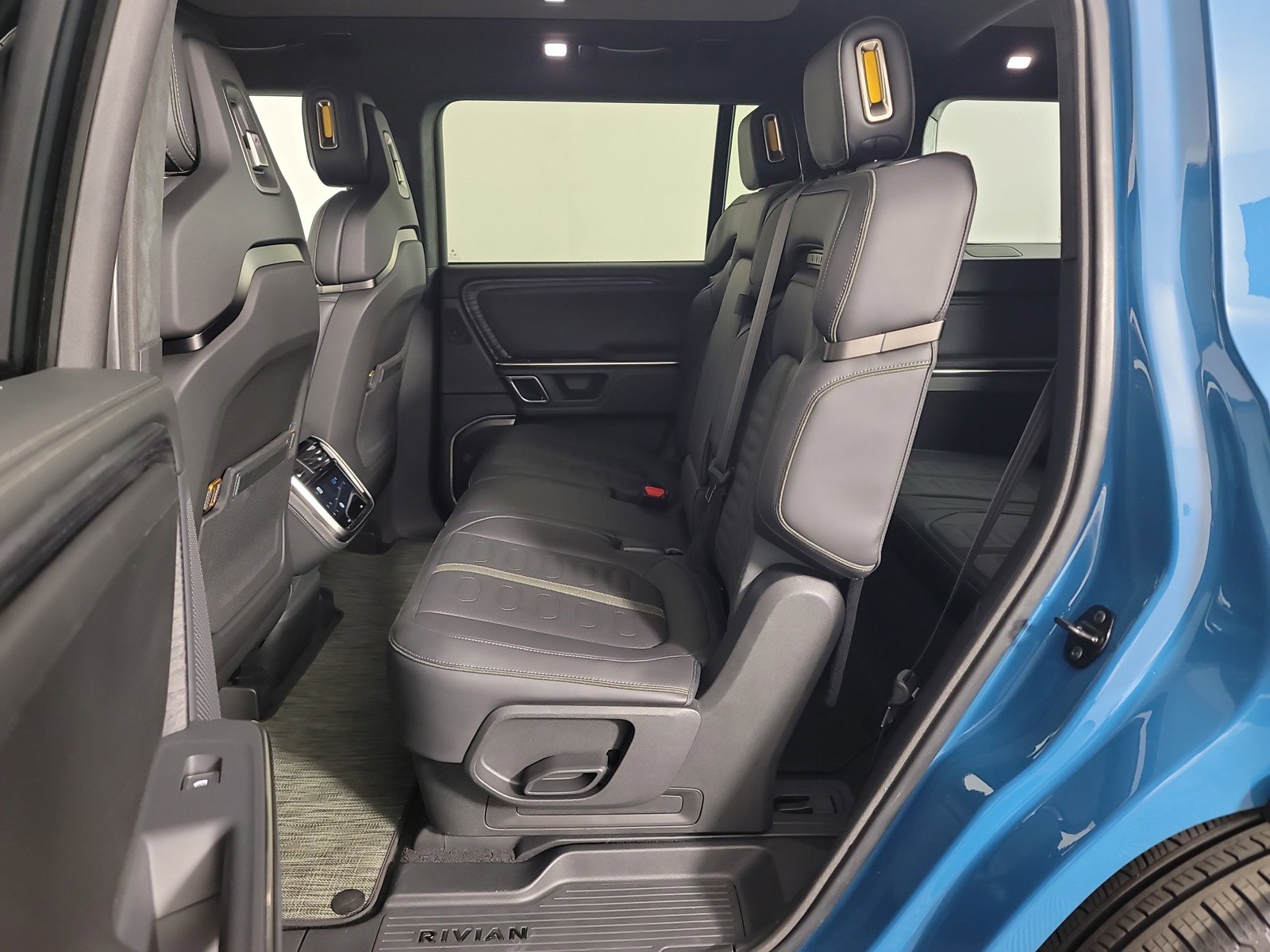 Used 2024 Rivian R1S Adventure AWD/4WD image 21