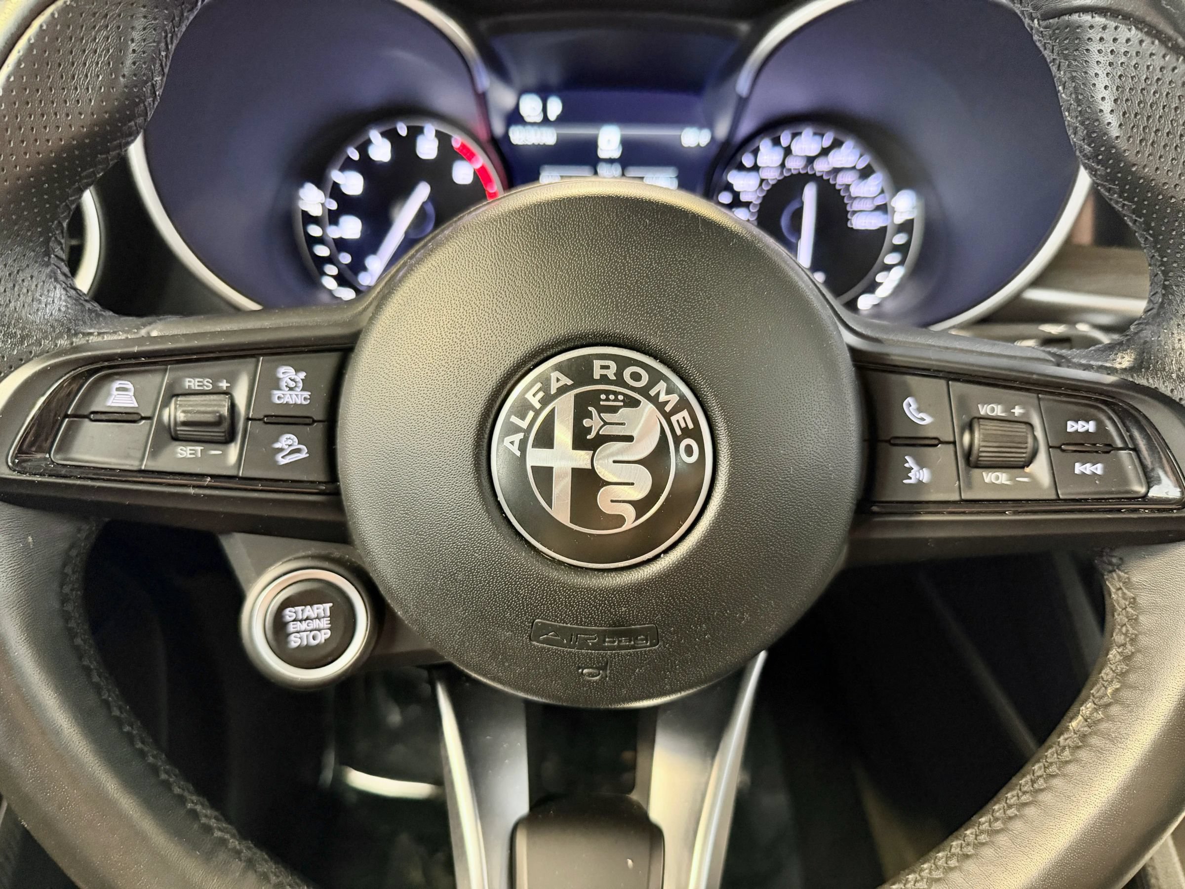Used 2022 Alfa Romeo Stelvio Ti AWD/4WD image 15