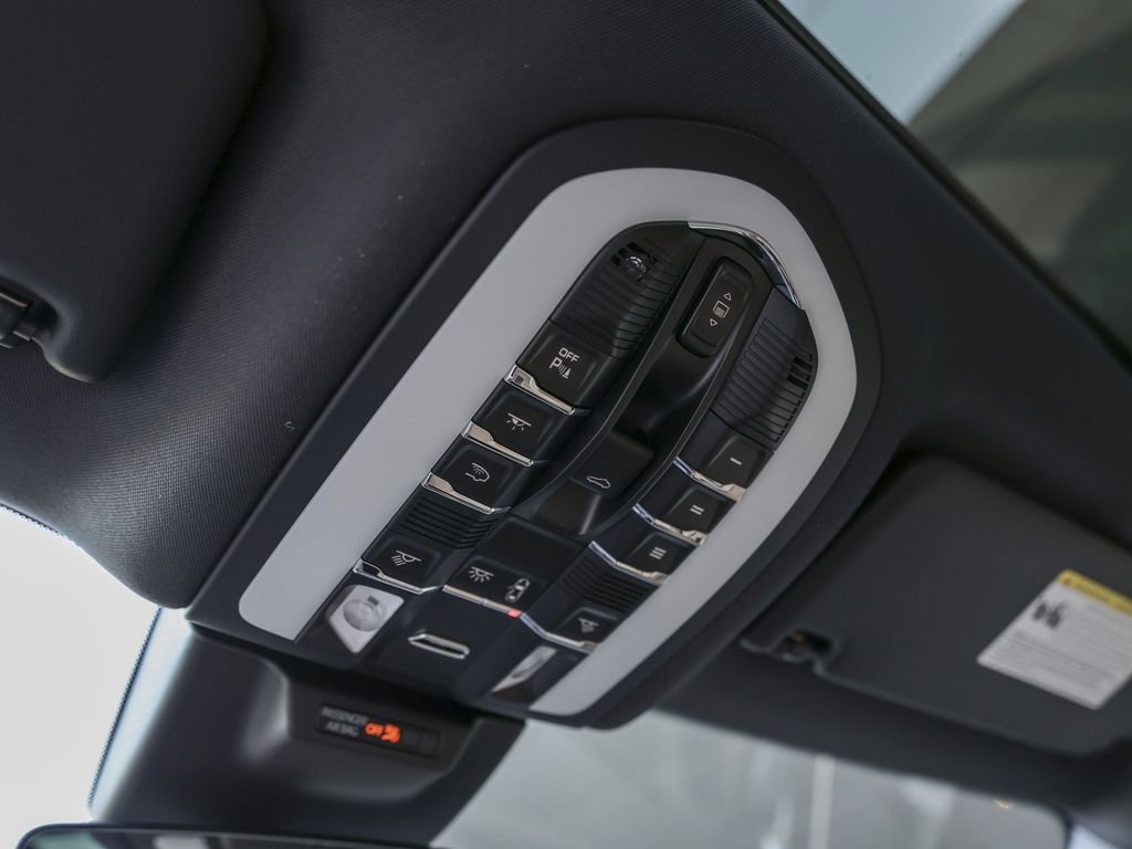 Certified 2026 Porsche Macan AWD/4WD image 30
