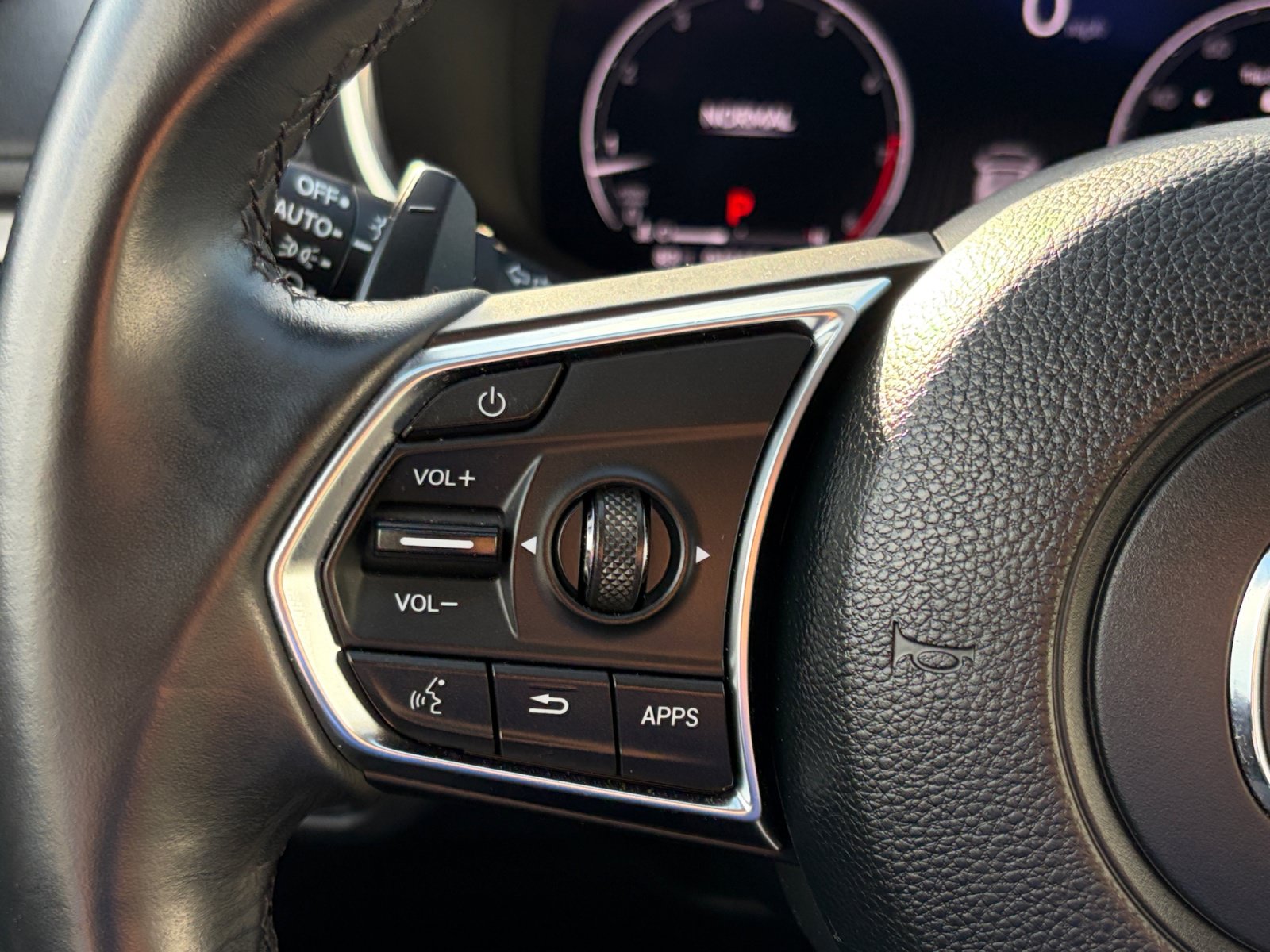 Used 2023 Acura MDX SH-AWD w/ Technology Package image 18