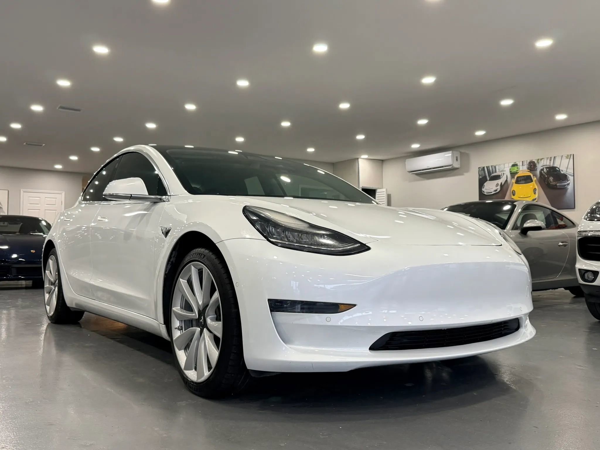 Used 2019 Tesla Model 3 Standard Range RWD image 1