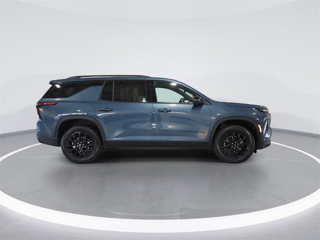 Used 2025 Chevrolet Traverse LT w/ Midnight/Sport Edition image 9