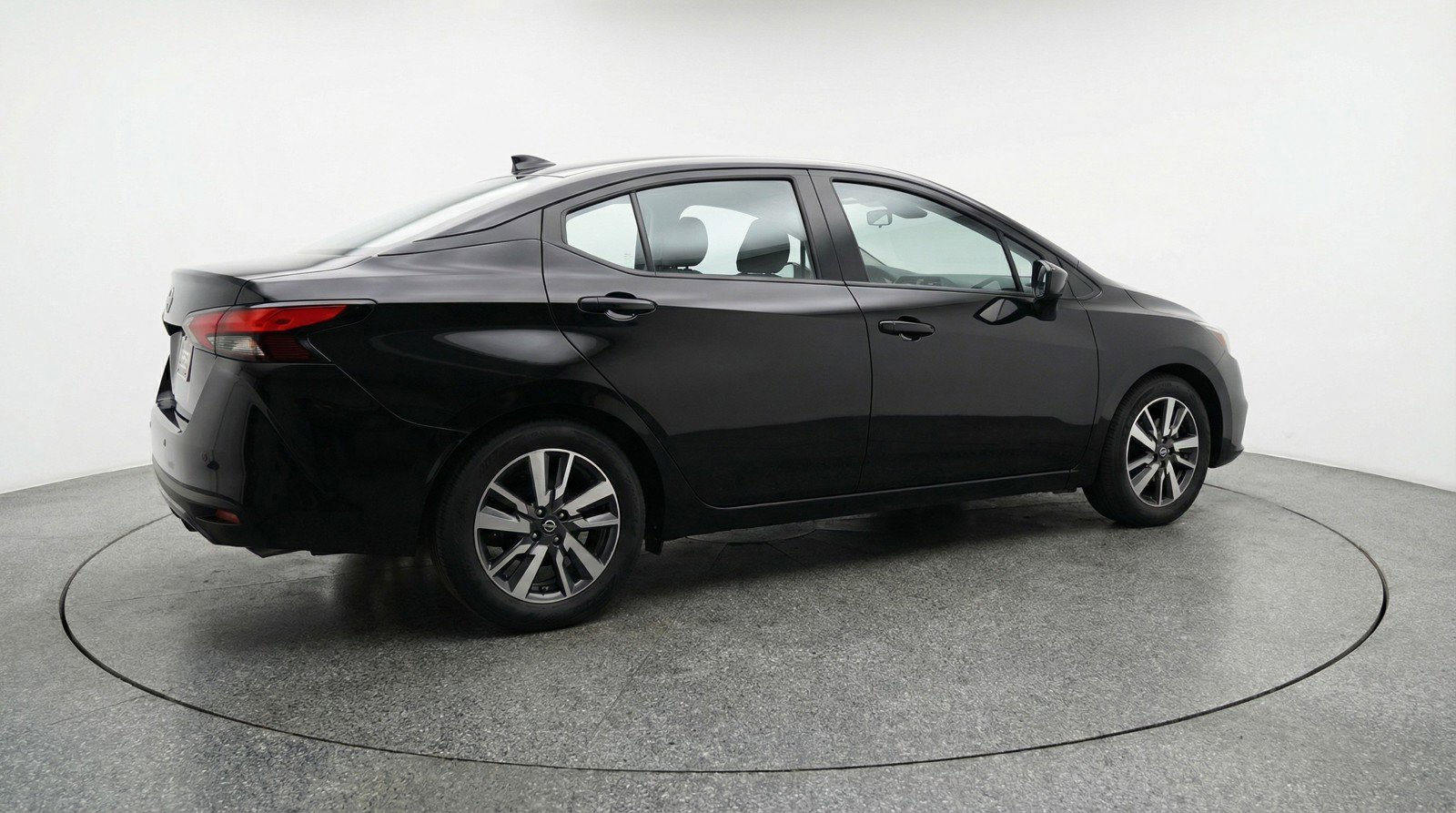 Used 2025 Nissan Versa SV image 9