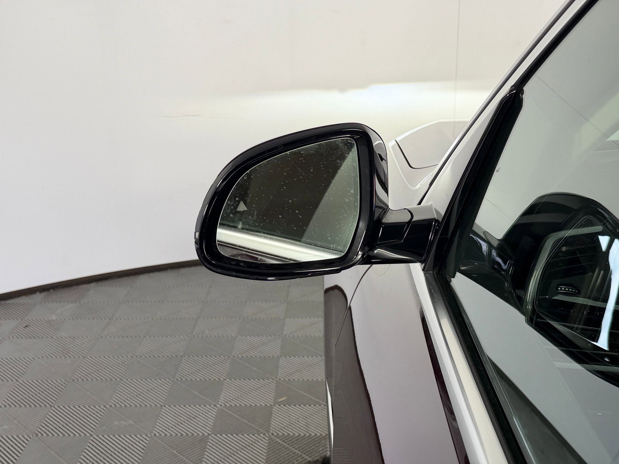 Used 2022 BMW X7 xDrive40i w/ Executive Package image 22