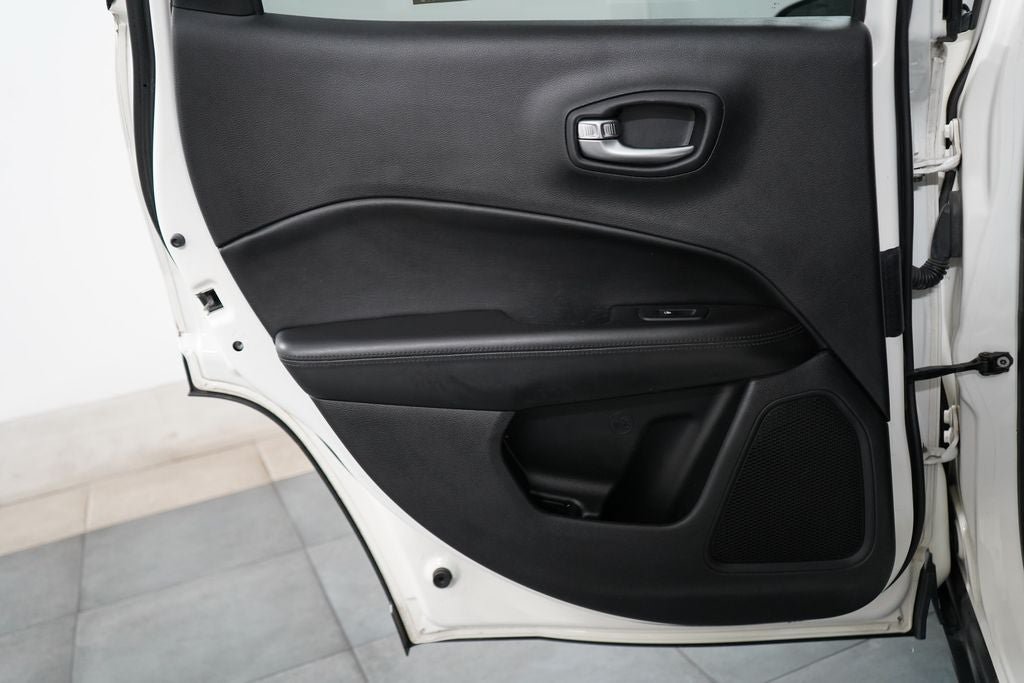 Used 2018 Jeep Compass Latitude FWD image 28