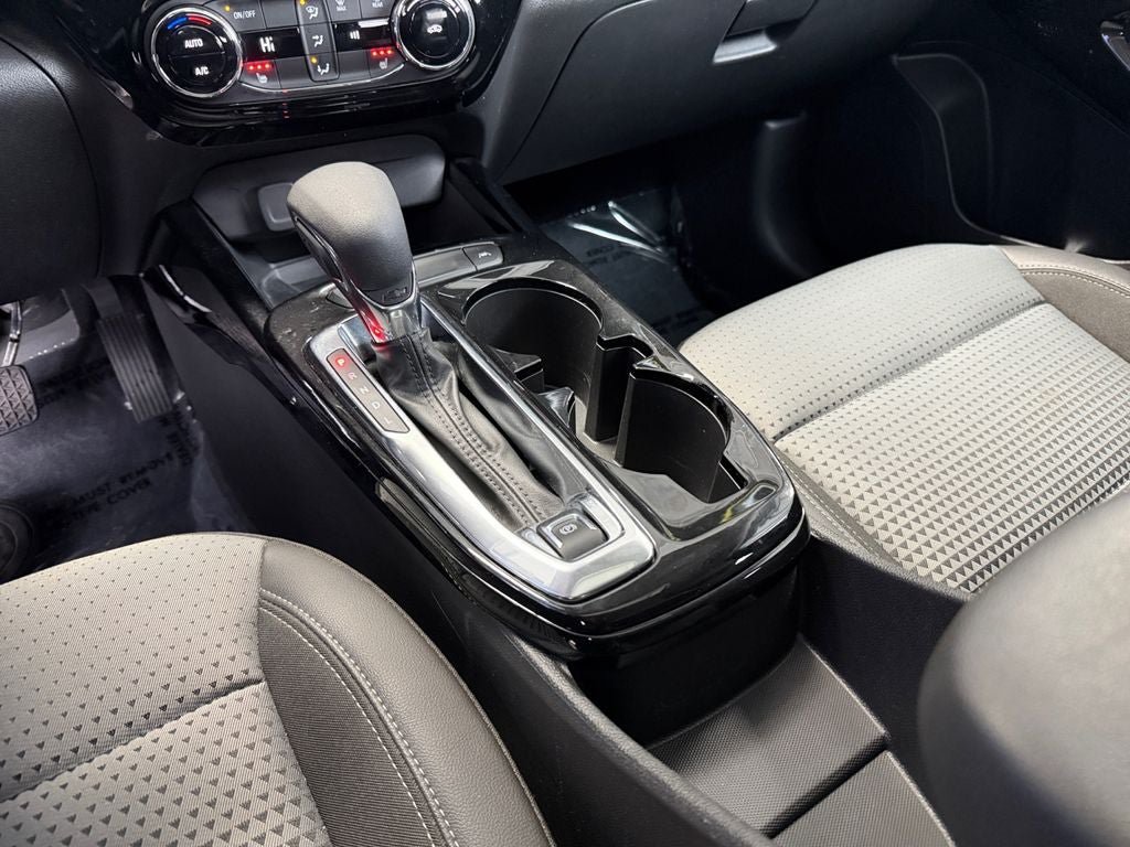 Used 2024 Chevrolet Trax LT w/ Sunroof Package FWD image 18