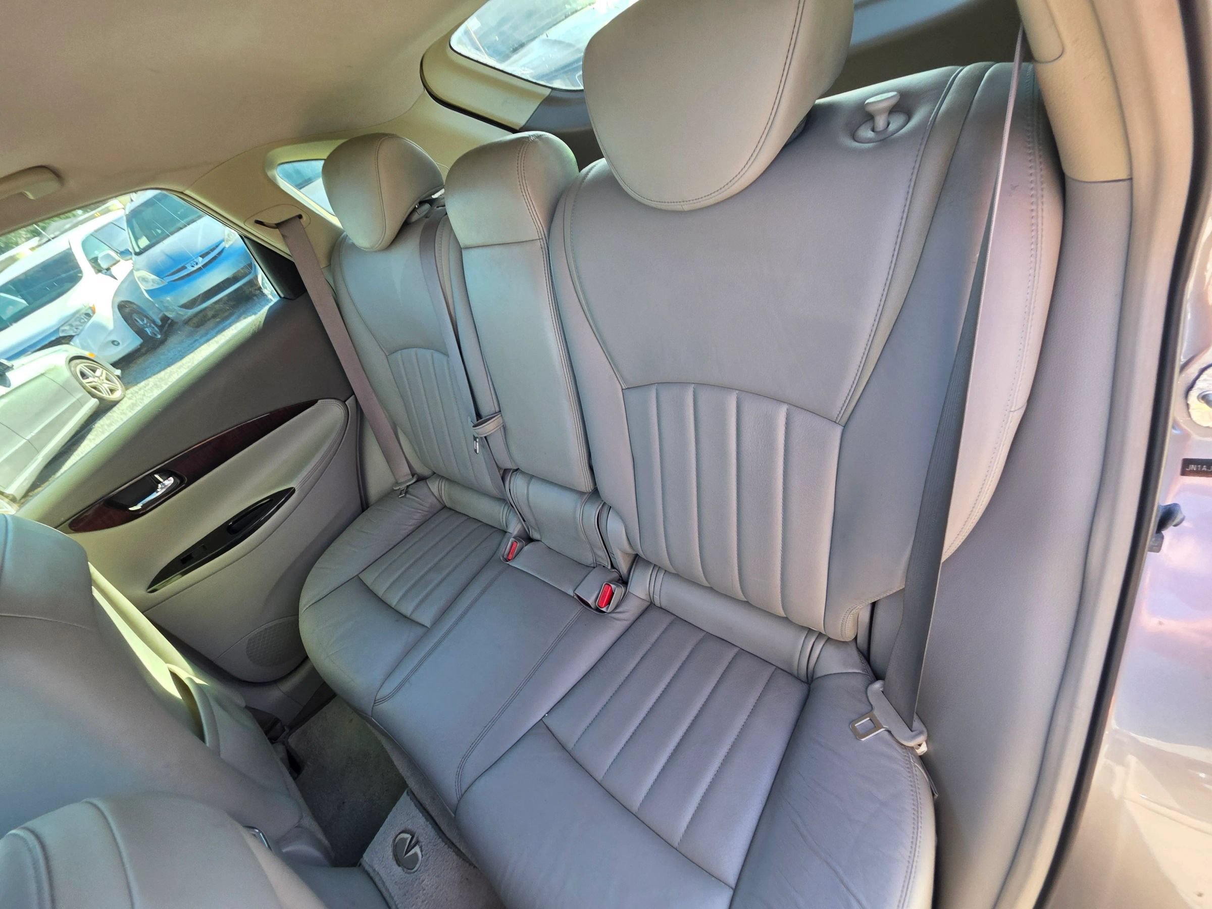 Used 2010 INFINITI EX35 Journey RWD image 16
