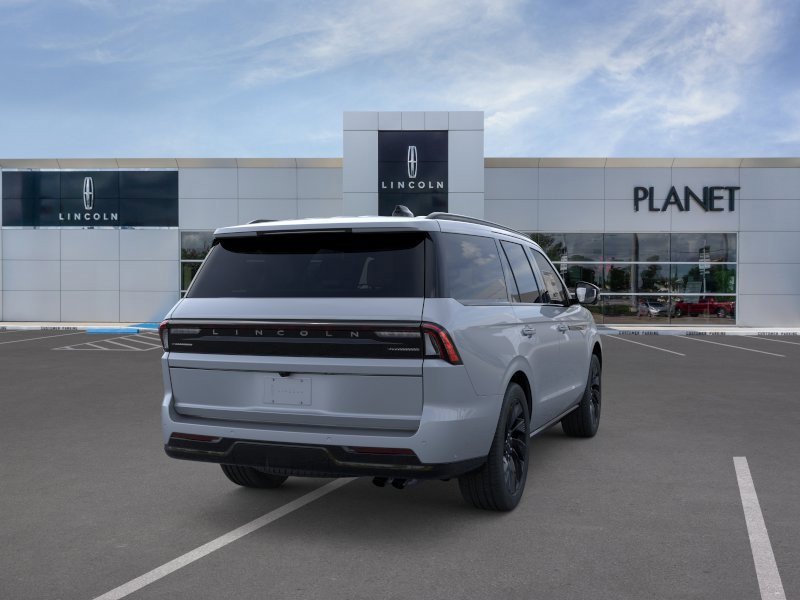 New 2026 Lincoln Navigator Reserve w/ Jet Appearance Package image 8