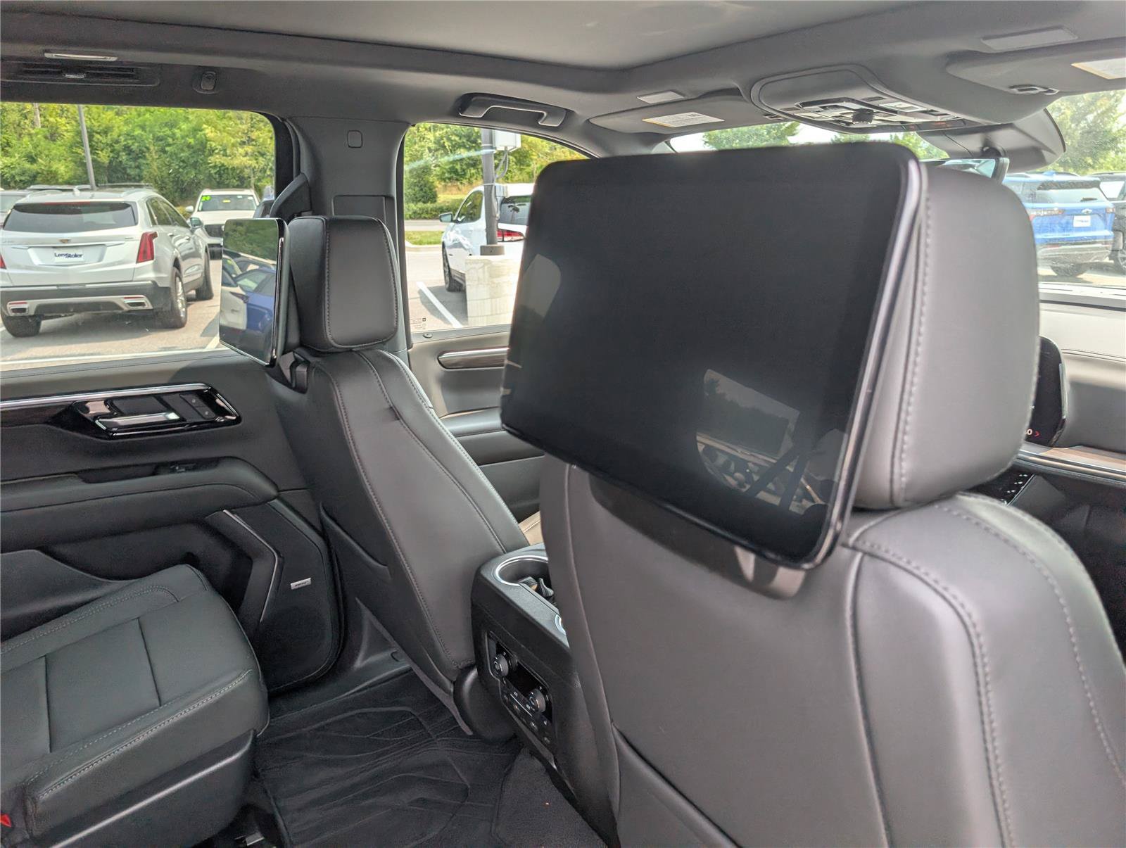 New 2026 Chevrolet Suburban Z71 w/ Z71 Off-Road Package AWD/4WD image 10