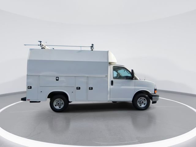 New 2025 GMC Savana 3500 w/ Power Convenience Package RWD image 9