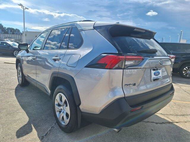 Used 2021 Toyota RAV4 LE image 3