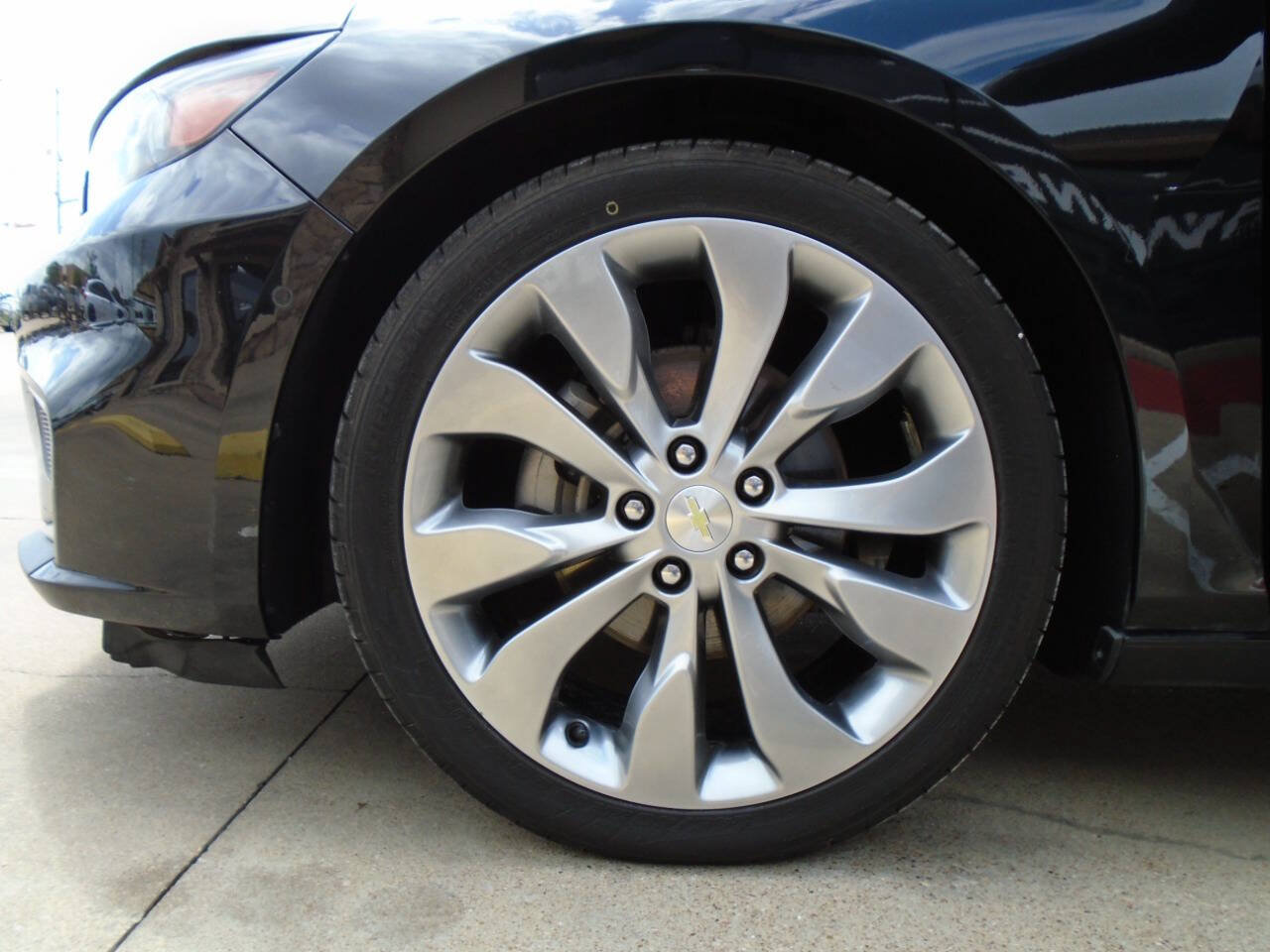 Used 2018 Chevrolet Malibu Premier w/ Premier Sun and Wheel Package FWD image 27