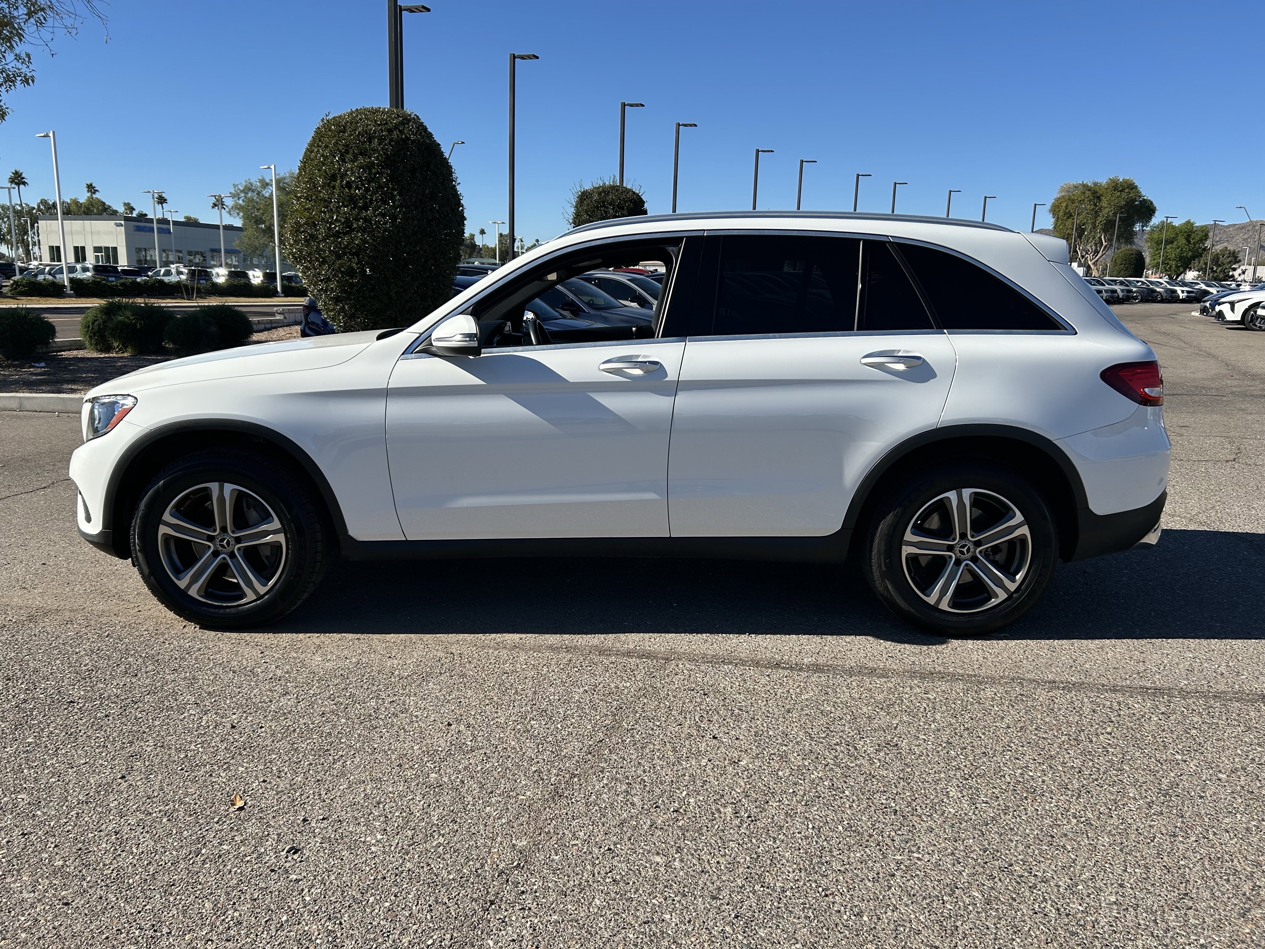 Used 2019 Mercedes-Benz GLC 300 4MATIC image 3