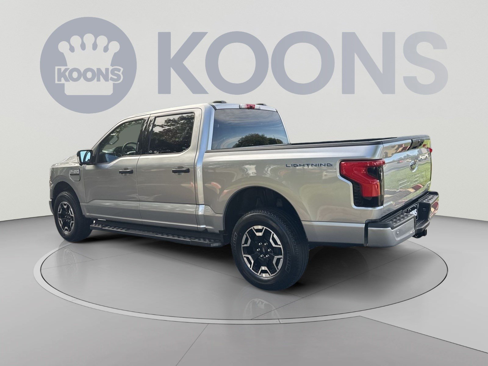 Used 2023 Ford F150 Lightning XLT AWD/4WD image 4