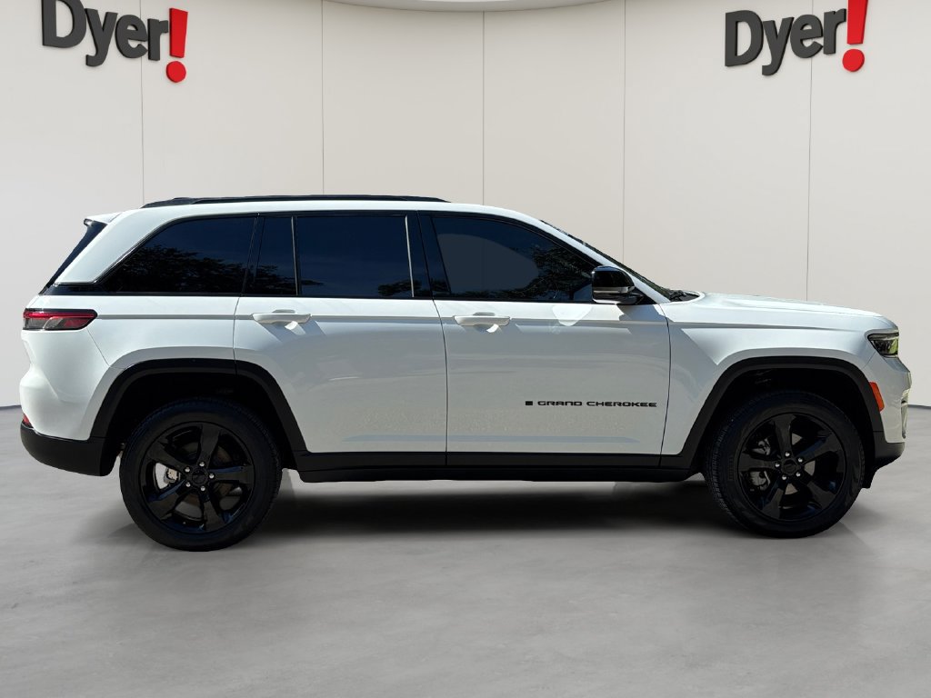 Used 2025 Jeep Grand Cherokee Limited RWD image 6