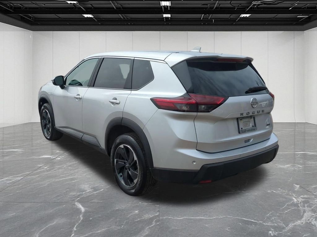 Used 2025 Nissan Rogue SV image 6