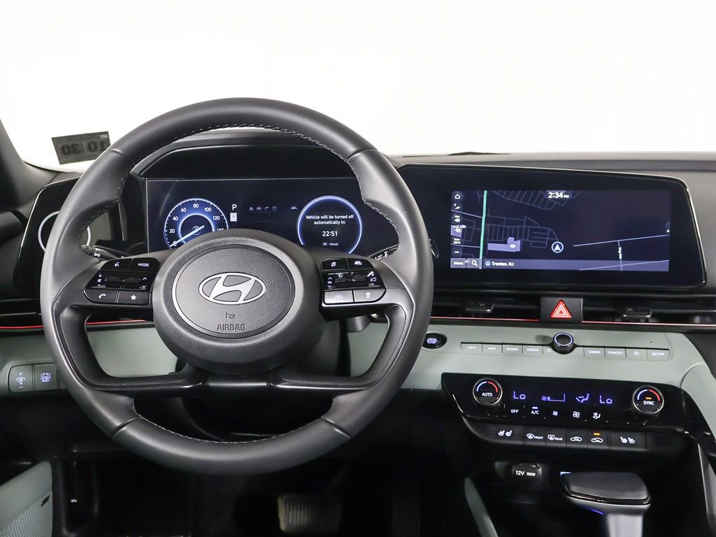 Certified 2025 Hyundai Elantra Limited image 33