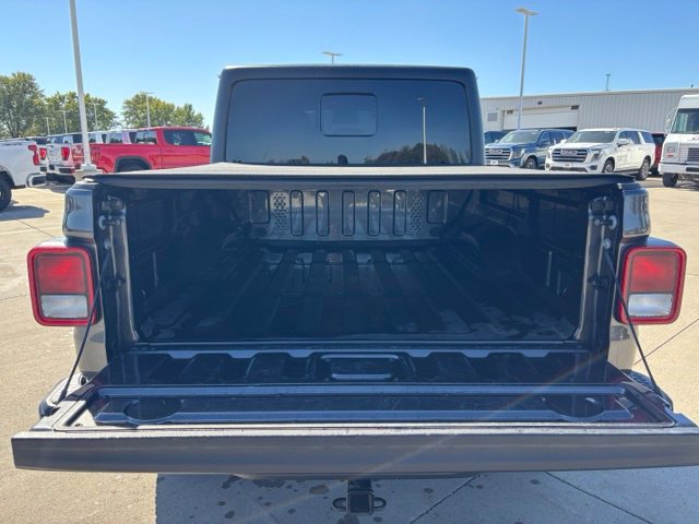 Used 2024 Jeep Gladiator Sport AWD/4WD image 5