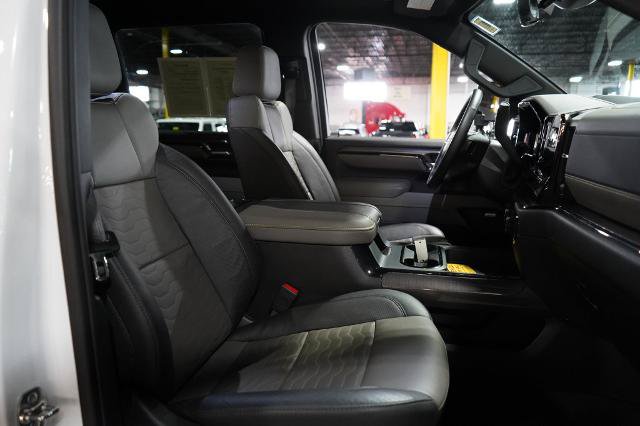Used 2025 Chevrolet Silverado 2500 ZR2 w/ Technology Package AWD/4WD image 32