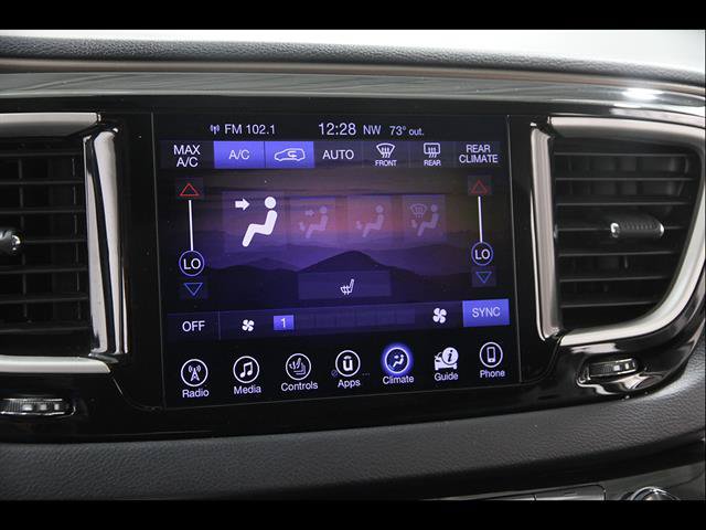Used 2017 Chrysler Pacifica Touring-L FWD image 12