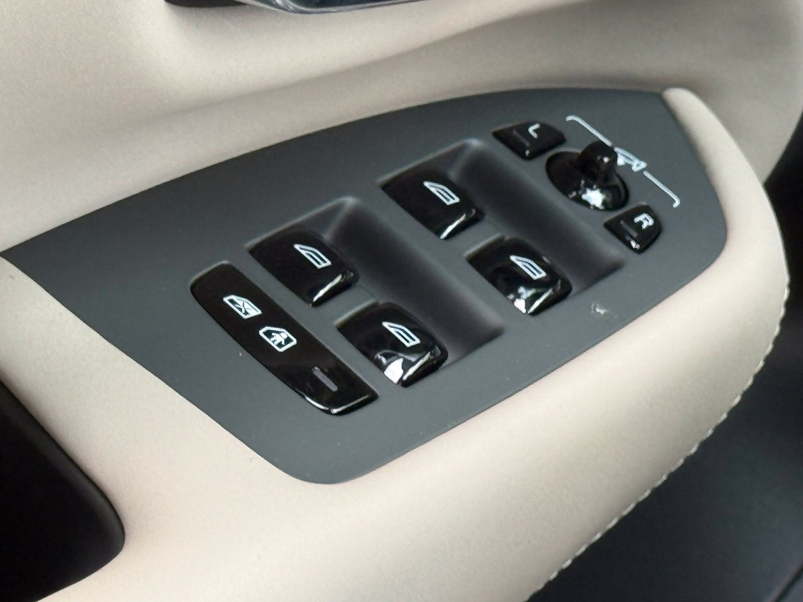 New 2027 Volvo XC90 B6 Ultra AWD/4WD image 42