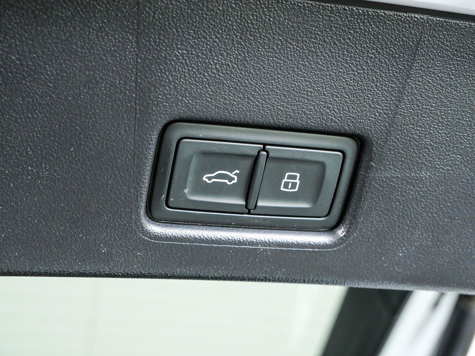 Used 2024 Audi Q4 e-tron Premium Plus w/ Premium Plus AWD/4WD image 34