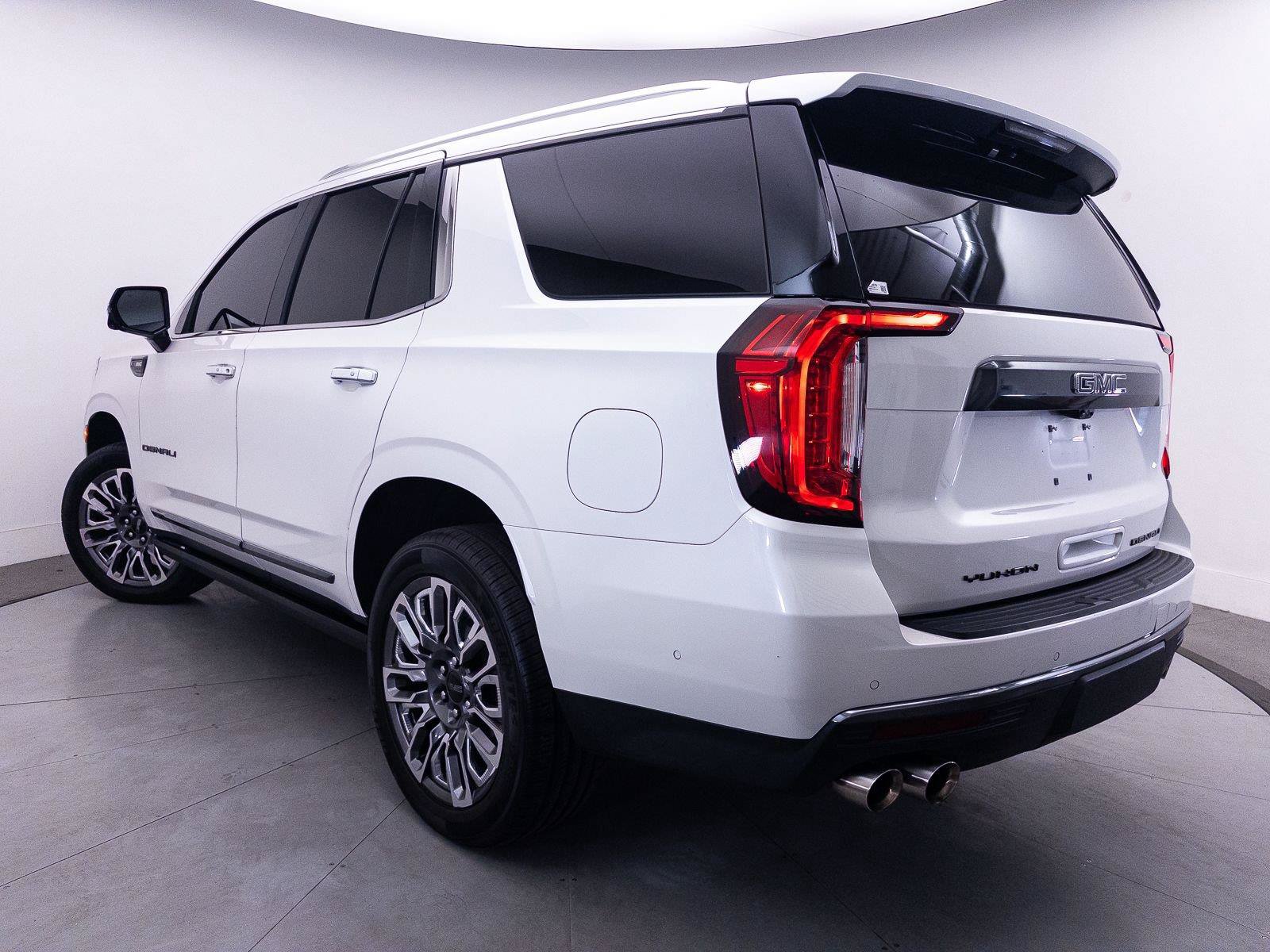 Used 2023 GMC Yukon Denali Ultimate AWD/4WD image 3