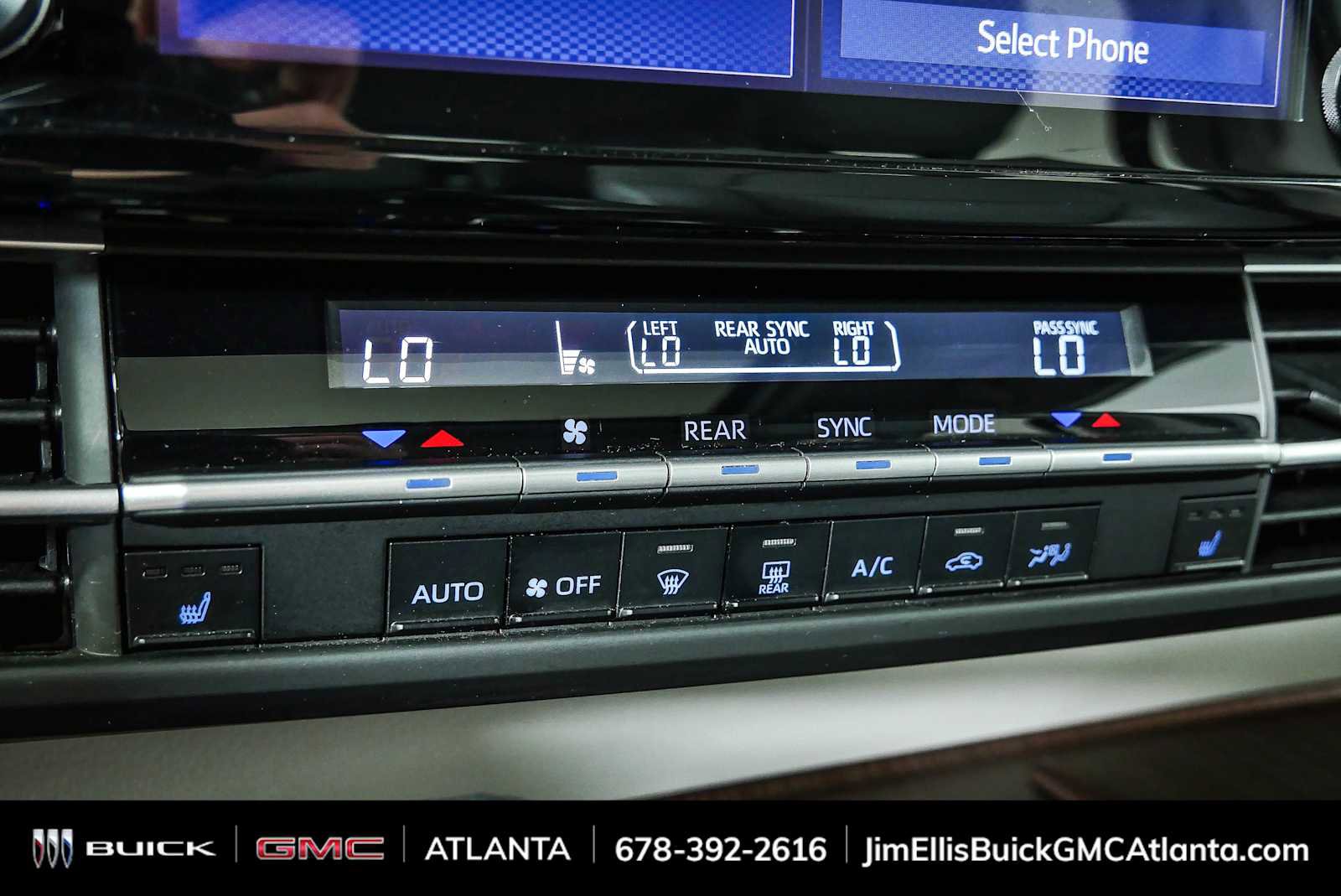 Used 2024 Toyota Sienna XLE FWD image 15