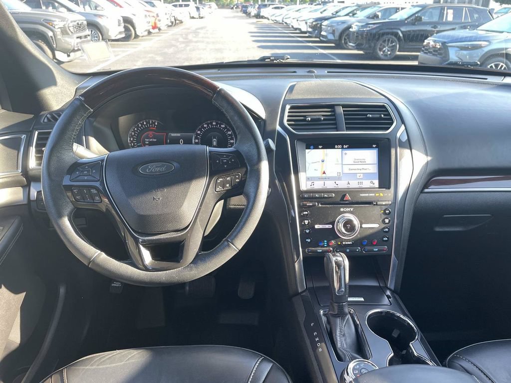 Used 2018 Ford Explorer Platinum AWD/4WD image 19